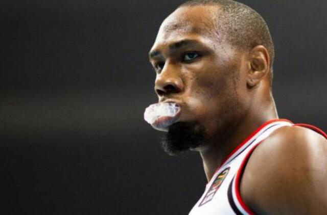 Chaosas „Ryto“ ekipoje: suspenduotas D. Suttonas neišvyko į Berlyną, bet kreipėsi į sirgalius