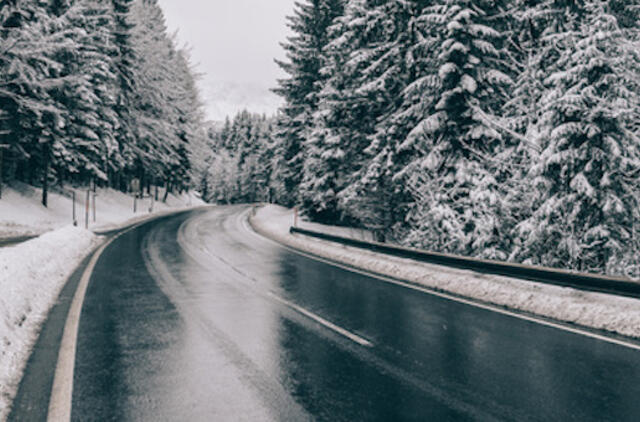 Kelininkai perspėja: naktį gali formuotis plikledis