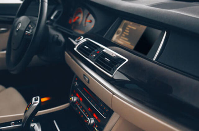 Klaipėdoje vagys plėšė BMW multimedijas