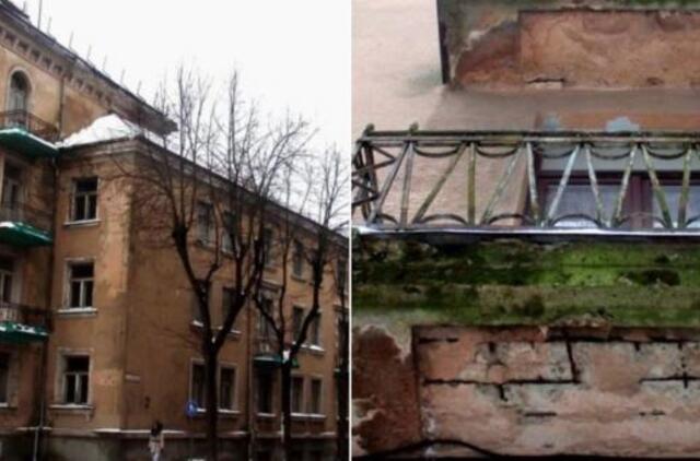 Klaipėdos centre ant galvų byra balkonų gabalai