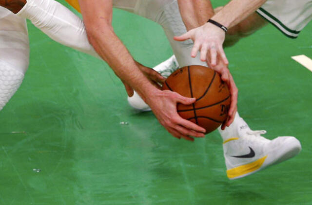 NBA rungtynėse - 301 taškas ir „Spurs“ pergalė tik po dviejų pratęsimų