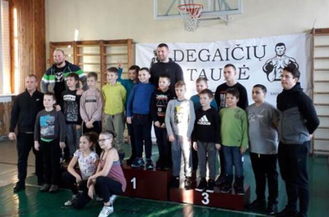 Sunkiaatlečių pergalės Degaičiuose ir Dobelėje