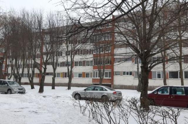 Tris paras kentė be vandens