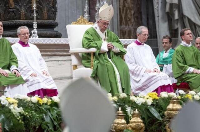Vatikanas įsteigė sporto komandą iš šveicarų gvardiečių ir kunigų