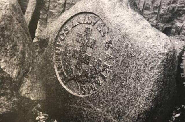 Laisvės kariams - paminklinis akmuo