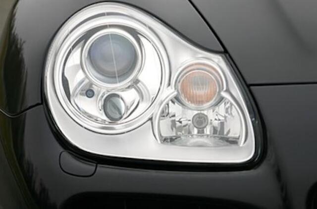 Nukentėjo dar vienas „Porsche“ automobilis