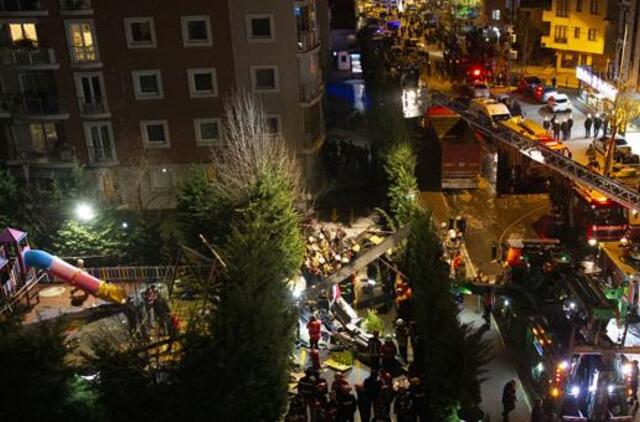 Stambule nukrito karinis sraigtasparnis, žuvo keturi žmonės