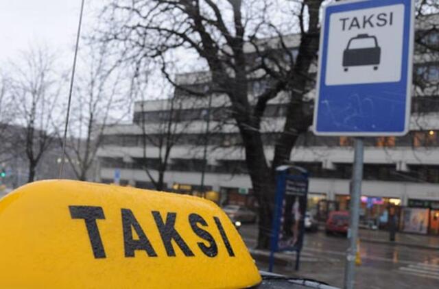 Taksistas dėl parkavimo vietos trenkė kolegai
