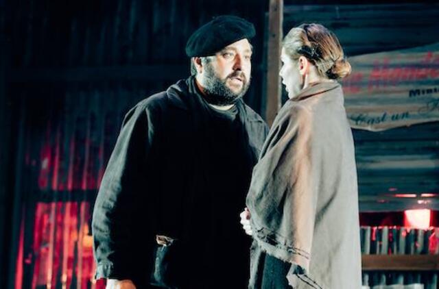 „Auksiniam scenos kryžiui“ nominuotas Herkus Mantas – kaskart išbandymas Mindaugui Rojui