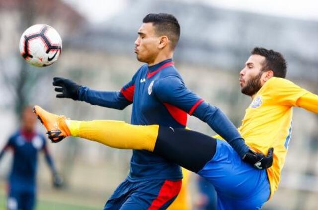 Įvarčio vis dar nepraleidžiantis „Stumbras“ pavijo „Žalgirį“