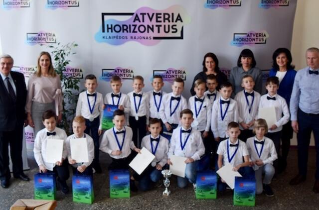 Jauniesiems futbolininkams įteiktos mero padėkos