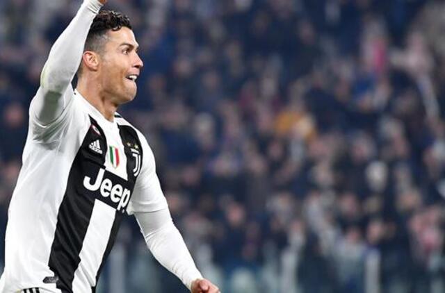 „Juventus“ žaidėjas Cristiano Ronaldo džiaugiasi įvarčiu