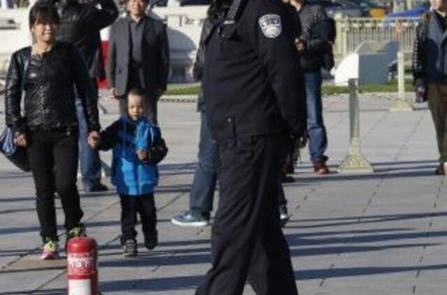 Kinijoje automobiliui įvažiavus į minią, žuvo šeši žmonės