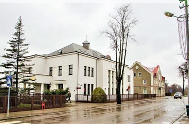 Kretingoje „Luminor“ palieka istorinius banko rūmus