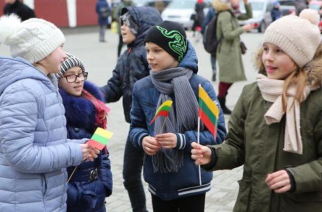 Moksleiviai Kovo 11-ąją paminėjo iš anksto