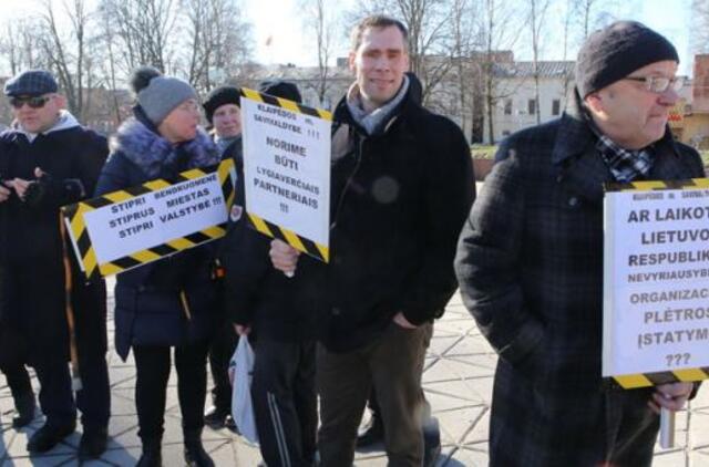 Neįgalieji siekė atkreipti valdžios dėmesį