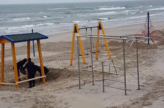 Paplūdimiai jau ruošiami naujam sezonui