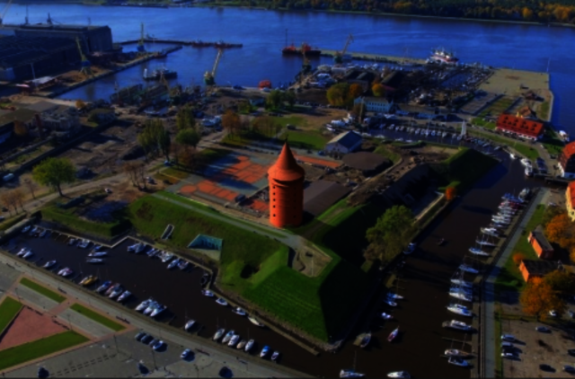 Pilies bokšto atstatymas įžiebė konfliktą