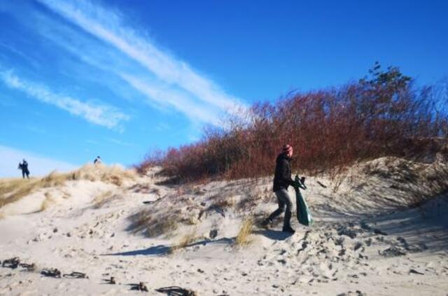 Sekmadienį tvarkė paplūdimius