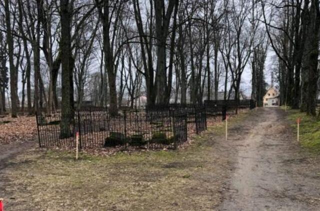 Šilutėje kovos ringu virto kapinės