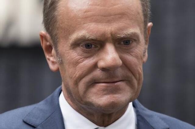 D.Tuskas gali pasiūlyti Londonui lankstų „Brexito“ atidėjimo metams planą