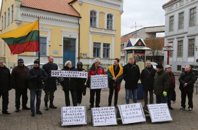 Klaipėdiečiai priešinasi locmanų namo griovimui