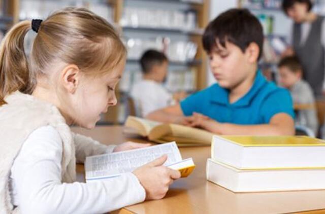 "Mokykliniai vadovėliai moko lyčių stereotipų"