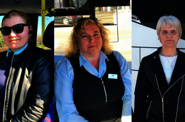 Moterys prie autobuso vairo