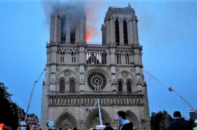 Paryžiaus katedros gaisro židinys buvo netoli smailės