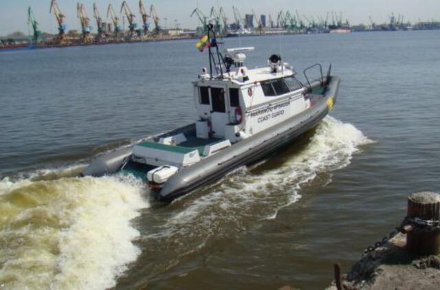 Pasieniečiai skubėjo į pagalbą sugedusiam estų kateriui