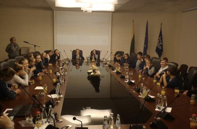 Uosto direkcijoje – jaunimo antplūdis