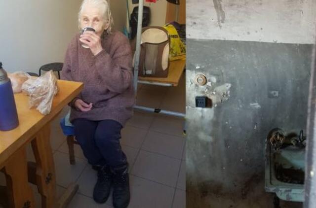 Apdegusiame bute – nuo suodžių pajuodusi močiutė