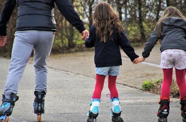 Kaip kelyje turi elgtis riedutininkai ir riedlentininkai