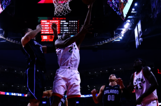 Kamerūniečio vedami „Raptors“ NBA finale debiutavo pergale prieš čempionus