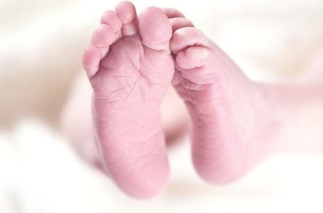 Klaipėdoje gimusią girtą mergytę jau sūpuoja globėjai