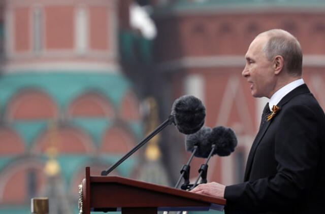 Rusijai minint Pergalės dieną, Putinas žadėjo stiprinti šalies ginkluotąsias pajėgas