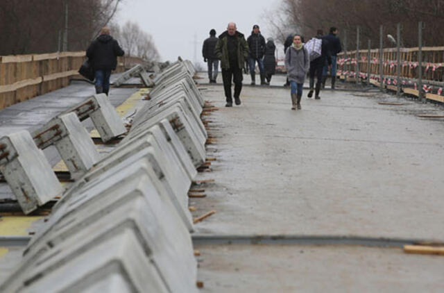 Rusnės estakada: aplinkkeliu - iki kitos savaitės