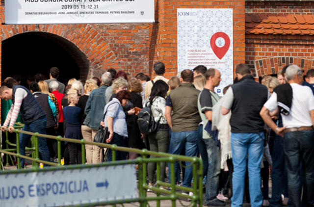 Sekmadienį prie muziejaus vėl nusidrieks eilės