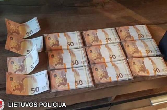 Sulaikė padirbtus eurus realizavusį vyrą