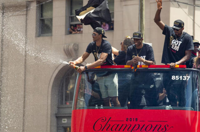 Čempionišką „Raptors“ paradą Toronte aptemdė šūviai