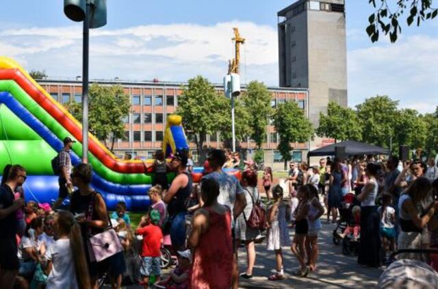 "Interact" jaunimas sveikino Klaipėdos mažuosius