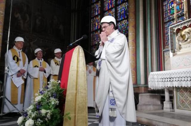 Paryžiaus katedroje vėl buvo aukojamos mišios