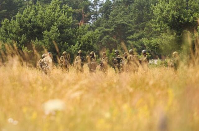 Karių pratybos kairių poligone