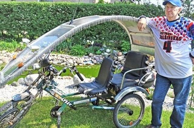 Septyniasdešimtmetis atgyja konstruodamas triračius