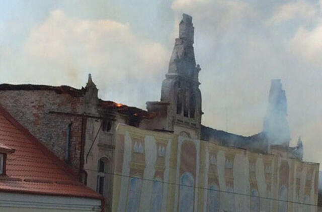 Sovetske sudegė karalienės Luizės teatras