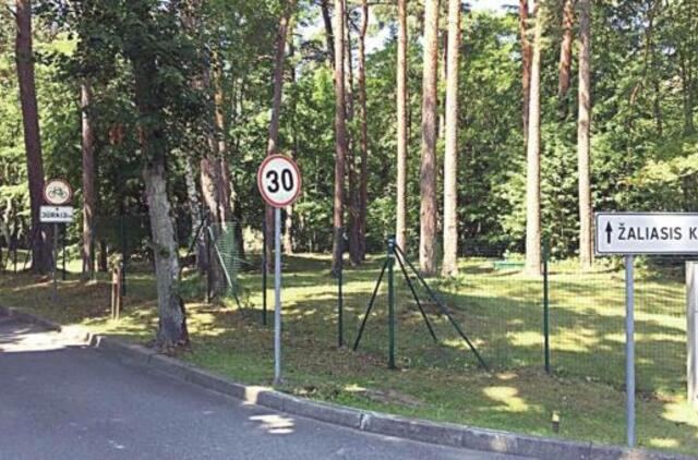 Aistros dėl kelio į pajūrį – automobiliai slenka 30 km/val. greičiu