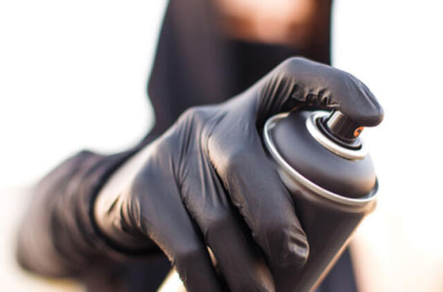 Dažais aprašinėjo prokuratūros duris