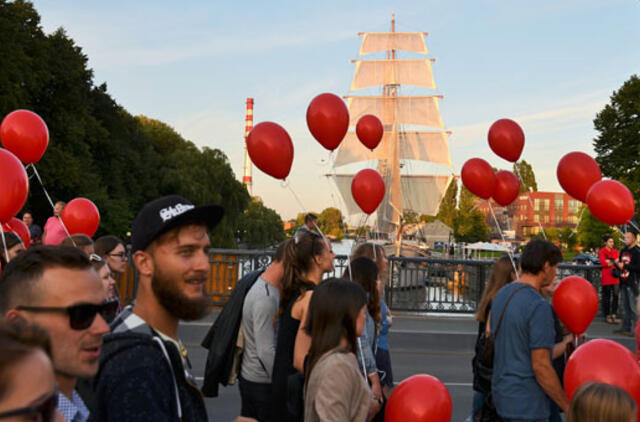 Eisenoje - elektriniai autobusai, pneumobilis, šokėjos