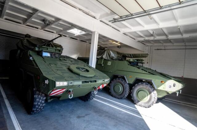 Lietuvos kariuomenei perduotos pėstininkų kovos mašinos „Boxer“