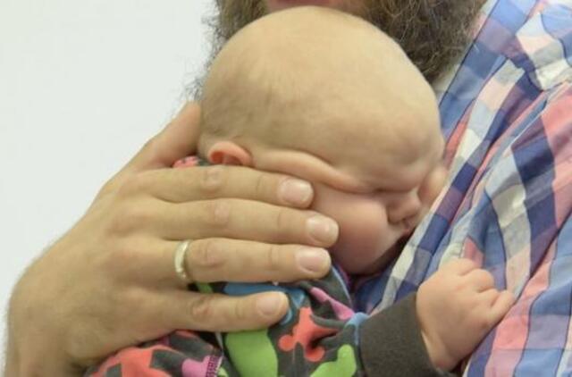 Tėvai parodė rekordinio svorio naujagimį
